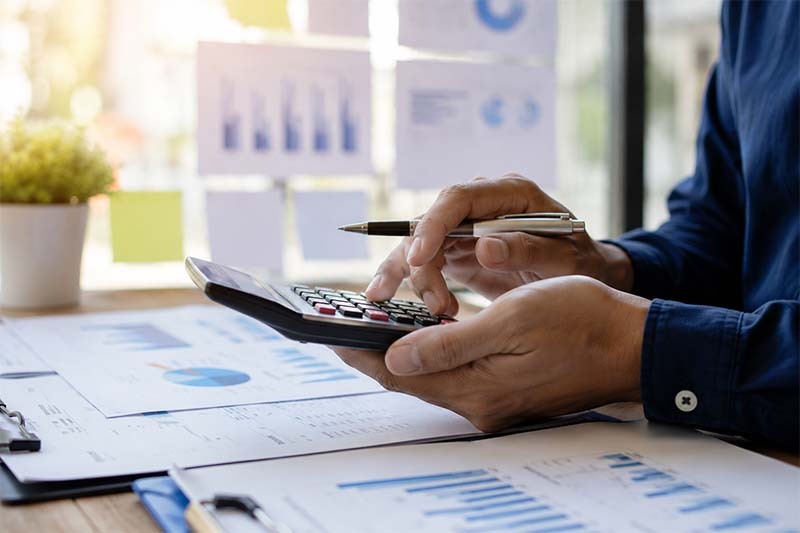 Focused on financial calculations and analysis